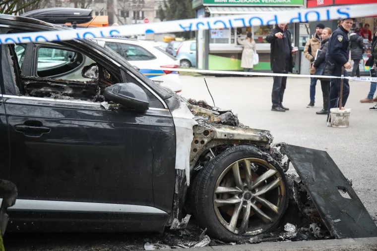 U potpunosti izgorio Audi: Baš ništa nije ostalo od njega, pogledajte strašne fotografije