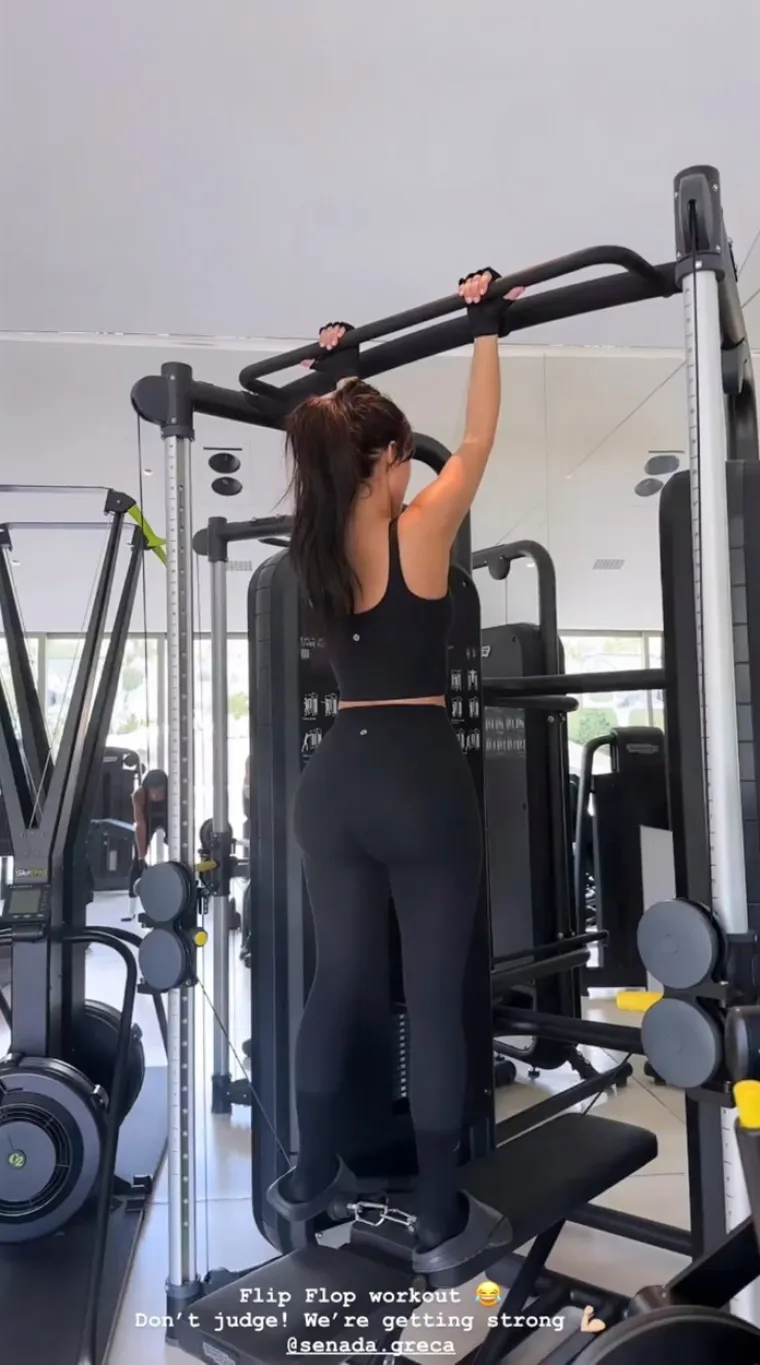 Kim Kardashian se oznojila u teretani pa nabacila vrući fotosession: Instagram je na aparatima