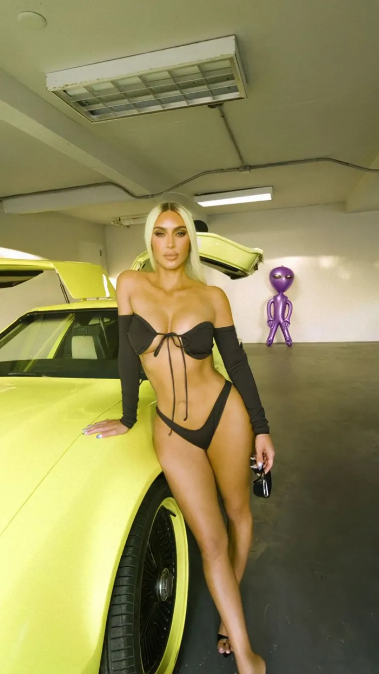 Kim Kardashian se oznojila u teretani pa nabacila vrući fotosession: Instagram je na aparatima