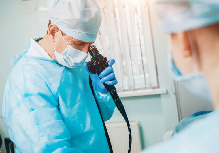 Dijagnoza karcinoma debelog crijeva postavlja se kolonoskopijom s biopsijama i histopatološkim nalazima, uz obaveznu laboratorijsku i radiološku dijagnostiku – skener prsnog koša, abdomena i zdjelice ili magnetsku rezonancu abdomena i zdjelice”, kaže sugovornica portala N1.