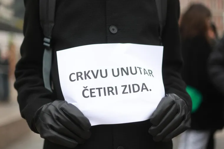 Kako izgleda već klasična prva subota u mjesecu? Jedni kleče, drugi poručuju 'Crkvu unutar četiri zida'