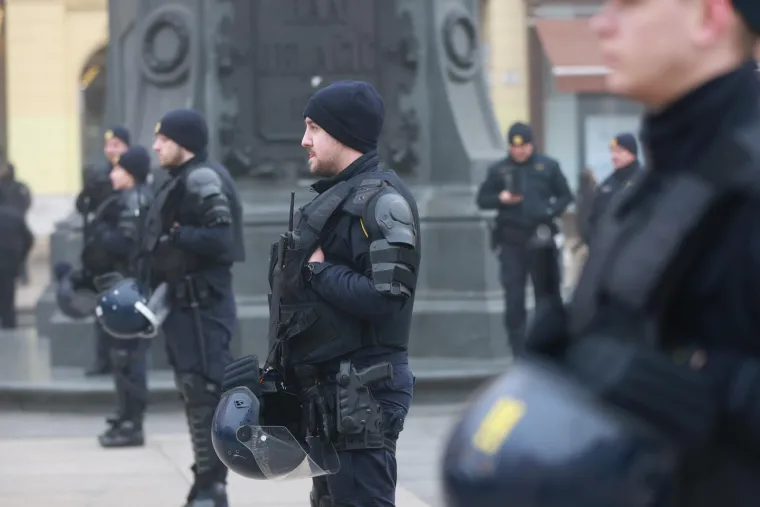 Kako izgleda već klasična prva subota u mjesecu? Jedni kleče, drugi poručuju 'Crkvu unutar četiri zida'