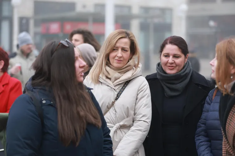 Kako izgleda već klasična prva subota u mjesecu? Jedni kleče, drugi poručuju 'Crkvu unutar četiri zida'