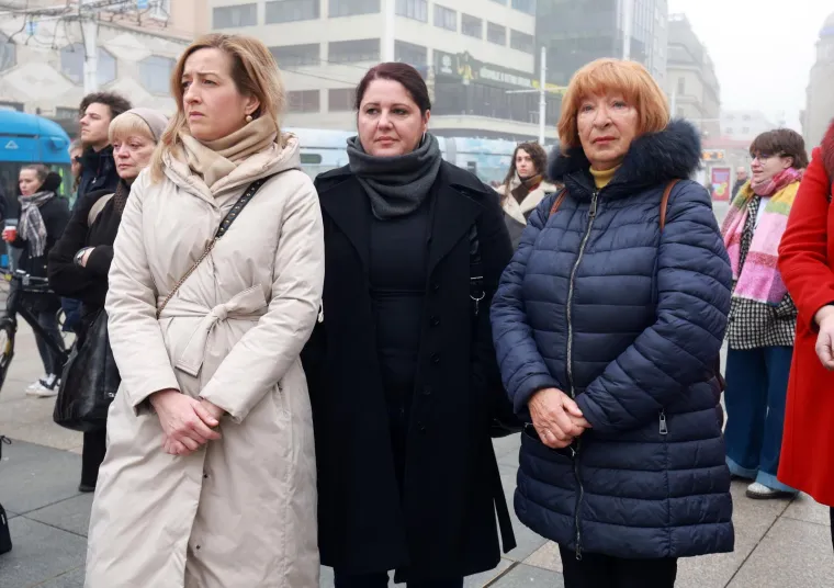Kako izgleda već klasična prva subota u mjesecu? Jedni kleče, drugi poručuju 'Crkvu unutar četiri zida'