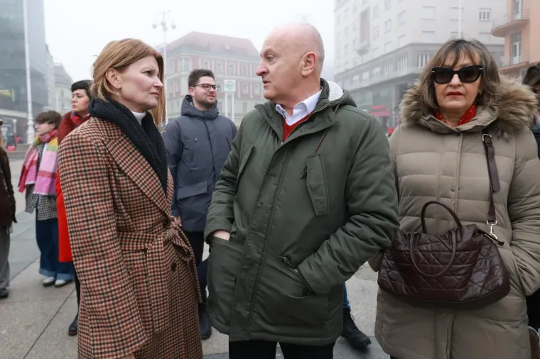 Kako izgleda već klasična prva subota u mjesecu? Jedni kleče, drugi poručuju 'Crkvu unutar četiri zida'