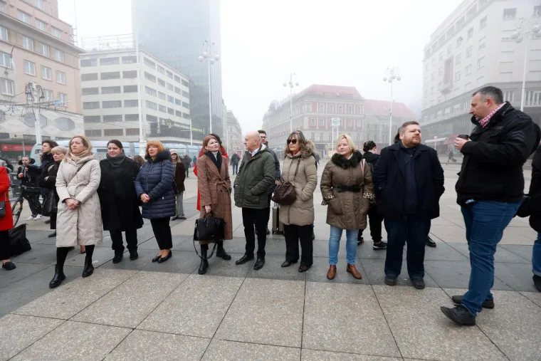 Kako izgleda već klasična prva subota u mjesecu? Jedni kleče, drugi poručuju 'Crkvu unutar četiri zida'