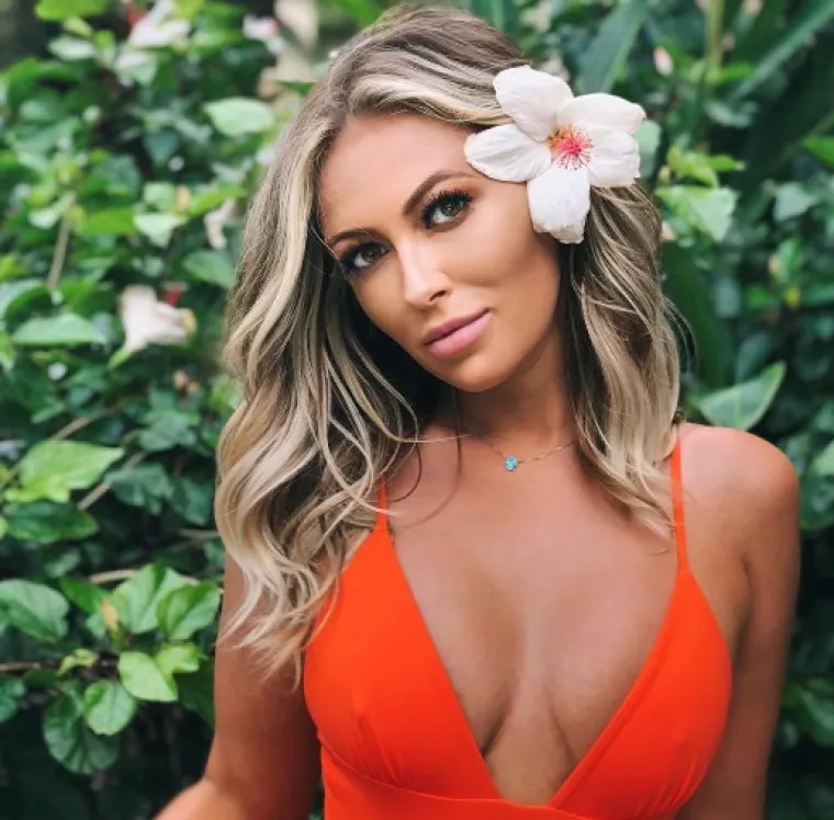 Njezine fotografije trebale bi dolaziti s upozorenjem: Zapalila je internet novim fotkama gdje ističe svoj najjači adut