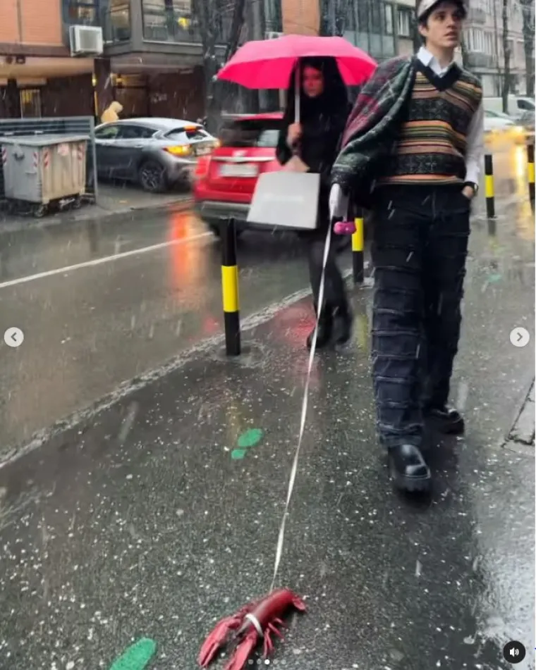 Tko je misteriozni i prilično osebujni predstavnik Srbije na Eurosongu? &Scaron;eta jastoga, a ima ne&scaron;to zajedničko s Konstraktom