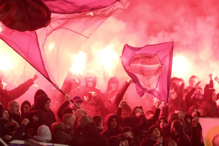 'Dečki u crnom' zapalili Sjever: Pogledajte spektakularne kadrove s Maksimira