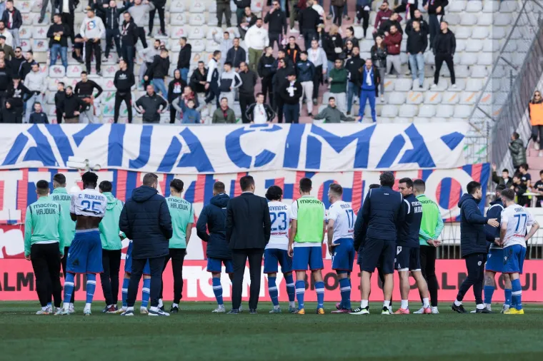 Prvo su 'torcida&scaron;i' digli bombastičnu poruku ba&scaron; negdje kad su dobili gol, a nakon bolnog poraza &scaron;okirali su svoje igrače rijetko viđenim potezom