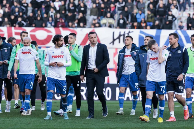 Prvo su 'torcida&scaron;i' digli bombastičnu poruku ba&scaron; negdje kad su dobili gol, a nakon bolnog poraza &scaron;okirali su svoje igrače rijetko viđenim potezom