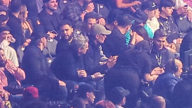 Misteriozna brineta, koja je do&scaron;la s ikonom američkog sporta, zasjenila veliki povratak Jona Jonesa u Las Vegasu: Svi su gledali u nju