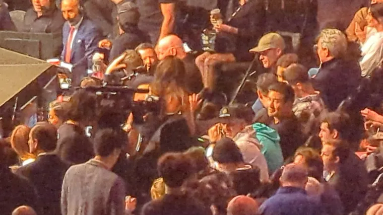 Misteriozna brineta, koja je do&scaron;la s ikonom američkog sporta, zasjenila veliki povratak Jona Jonesa u Las Vegasu: Svi su gledali u nju