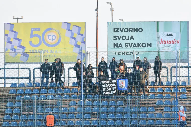 NAVIJAČKA GALERIJA Torcida poslala 'mangupsku' poruku igračima, Boysi istaknuli sliku blaženika