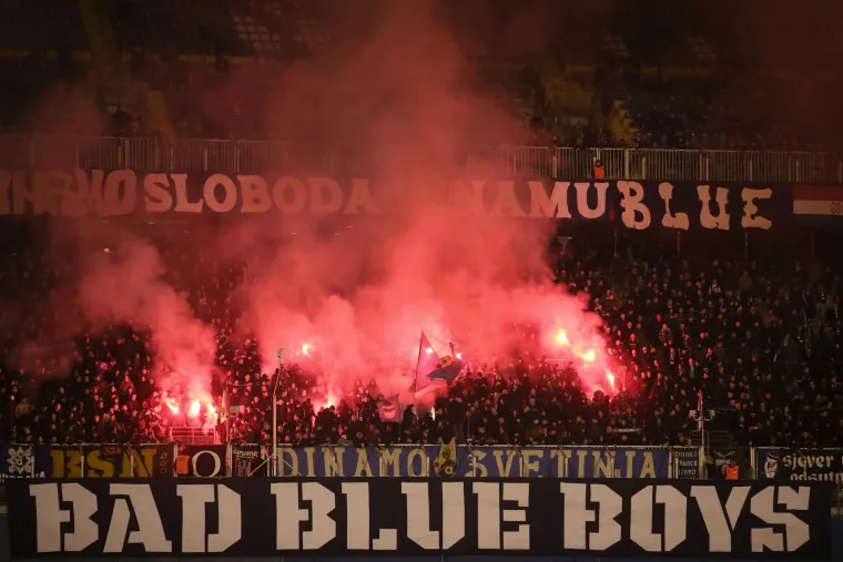 NAVIJAČKA GALERIJA Torcida poslala 'mangupsku' poruku igračima, Boysi istaknuli sliku blaženika