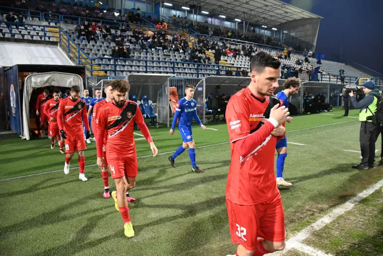 NAVIJAČKA GALERIJA Torcida poslala 'mangupsku' poruku igračima, Boysi istaknuli sliku blaženika