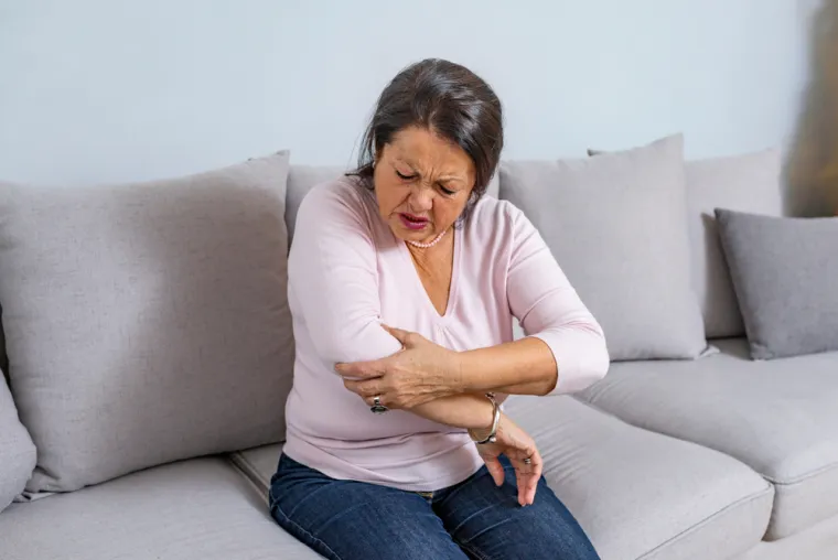 6. Bol u rukama - vrat ili nadlaktice (često lijeve)