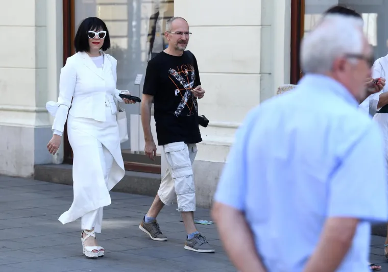 Bivša ministrica često je otvoreno govorila kako je ne zanima brak te da ne želi djecu, a u Siniši je pronašla sve što je tražila te je on nikako ne sputava, kao ni obrnuto.

