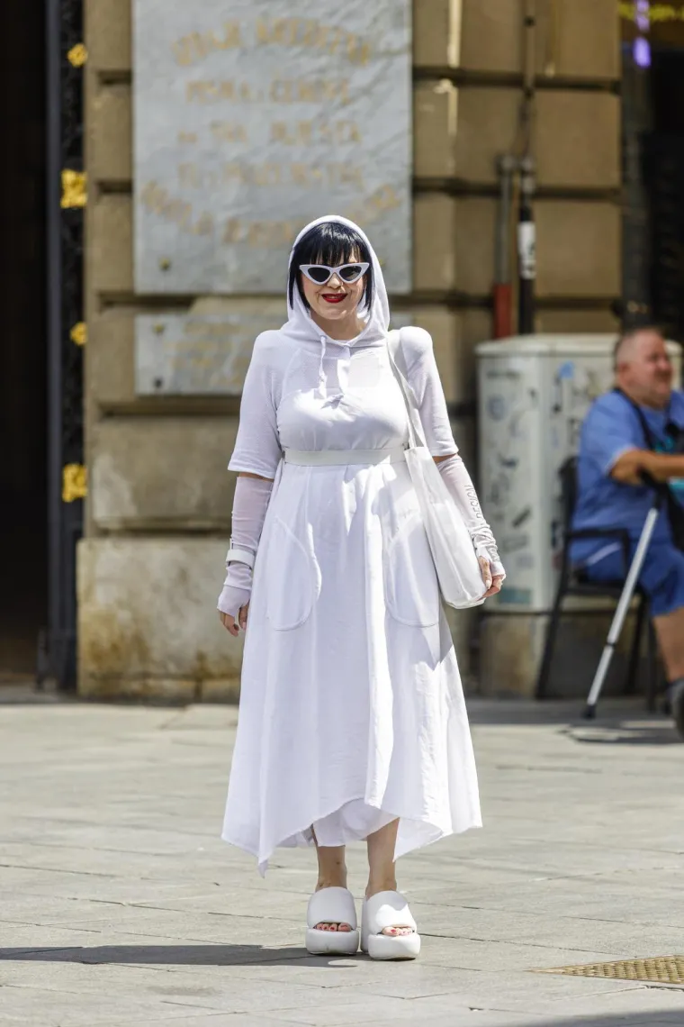 U politiku je u&scaron;la kao članica SDP-a, a najveću prepoznatljivost stekla je kao ministrica u Vladi Zorana Milanovića. 