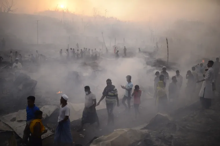Ovo je bio izbjeglički kamp u Bangladešu. Potpuno je izgorio. Bez skloništa je ostalo 12 tisuća ljudi
