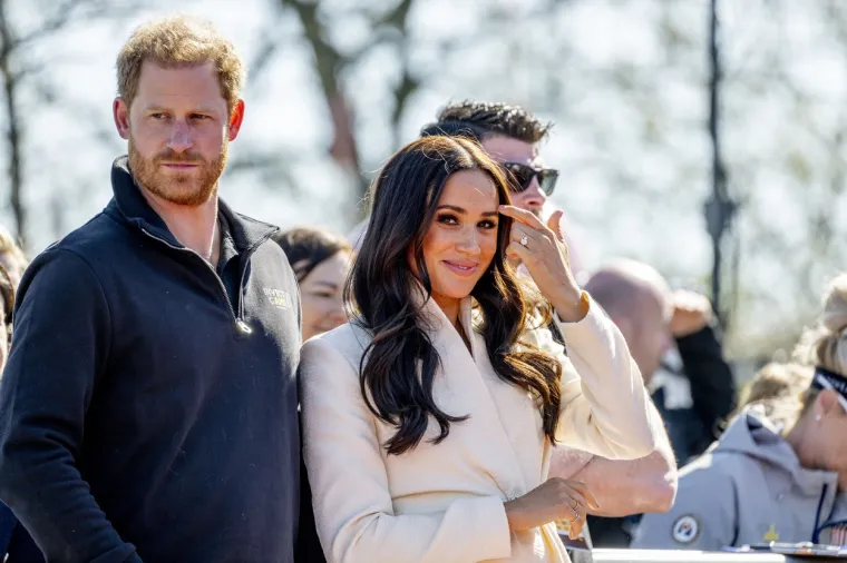 Sussexi su posljednjih godina više nisu tako popularni, a posebno posljednjih nekoliko mjeseci. Nedavno je par imao ozbiljan pad popularnosti u SAD-u.  Prema anketi koju su proveli Redfield &amp; Wilton za Newsweek 19. veljače, Harryja nije voljelo 42 posto Amerikanaca, u usporedbi s 32 posto onih koji su rekli da im se sviđa - s &apos; ocjenom odobravanja od -10.