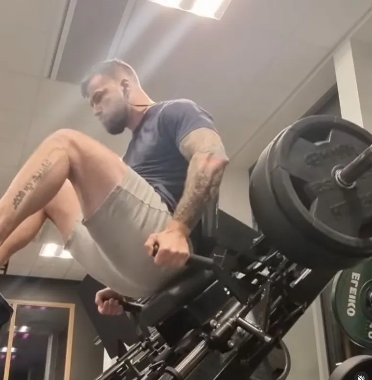 Dodaje i da Crkva ne vidi ništa sporno u tome što trenira.