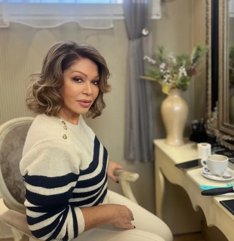 "To je najbolje terapeutsko sredstvo, prije svega najbolje psiholo&scaron;ki. Ta razočaranja, najče&scaron;će su to razočaranja u ljubav, jer kad ti je lijepo ti ni ne primjećuje&scaron; da si u vezi, ali to kad počne pucati, ti raskidi su uvijek manje/vi&scaron;e bolni. Nekada su dramatični, nekada su... Ali su uglavnom bolni. Gubi se jedan dio tebe, tvog vremena, nekih snova, zaista je u radu spas", započela je Neda.