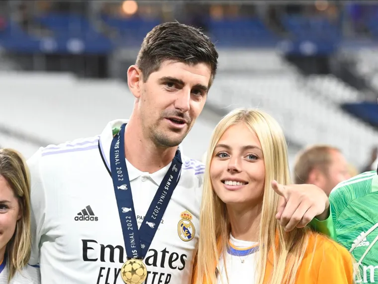 Zaručnica zvijezde Real Madrida opalila 'opaki' selfie i bujnim grudima ukrala svu pažnju
