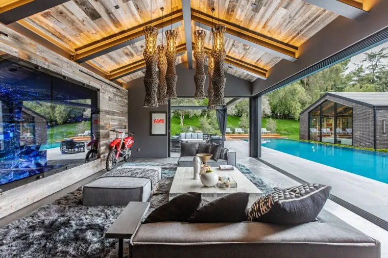 Zna se koliko vlasnik traži: Zavirite u zapanjujuću vilu sa sedam spavaćih soba u privatnoj slijepoj ulici