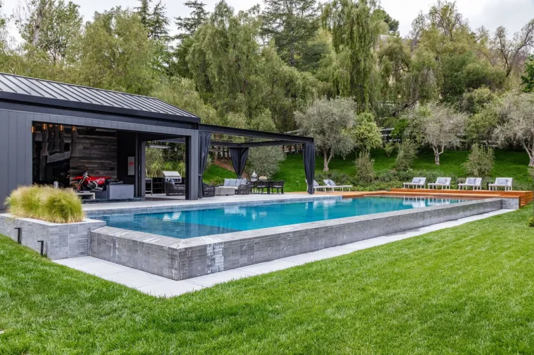 Zna se koliko vlasnik traži: Zavirite u zapanjujuću vilu sa sedam spavaćih soba u privatnoj slijepoj ulici