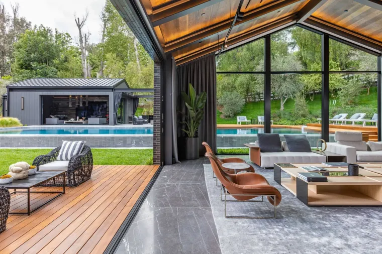 Zna se koliko vlasnik traži: Zavirite u zapanjujuću vilu sa sedam spavaćih soba u privatnoj slijepoj ulici