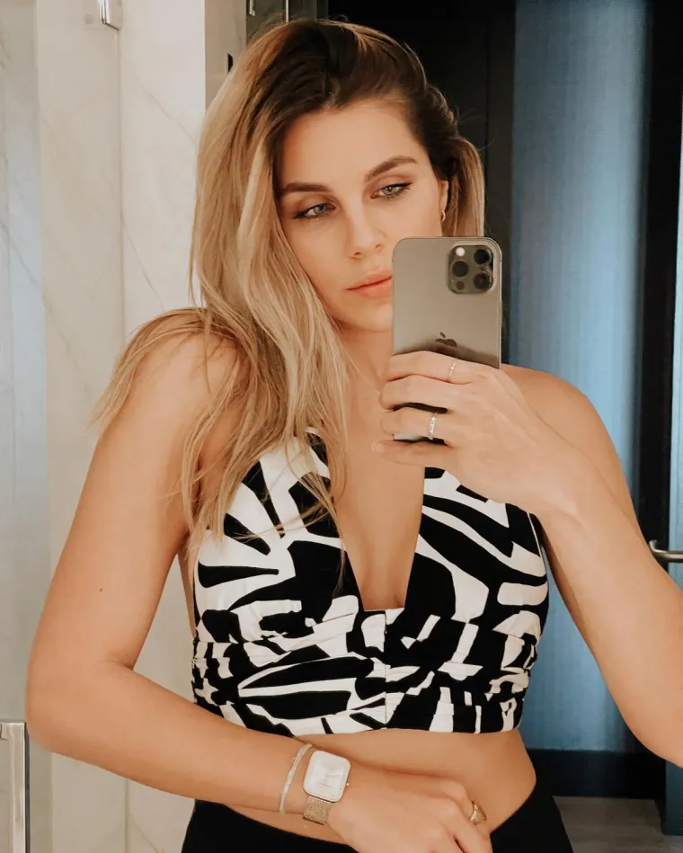 Ivana nema nimalo srama, pozirala je potpuno gola u bazenu i zapalila mreže: 'Ova fotografija je srčani udar'