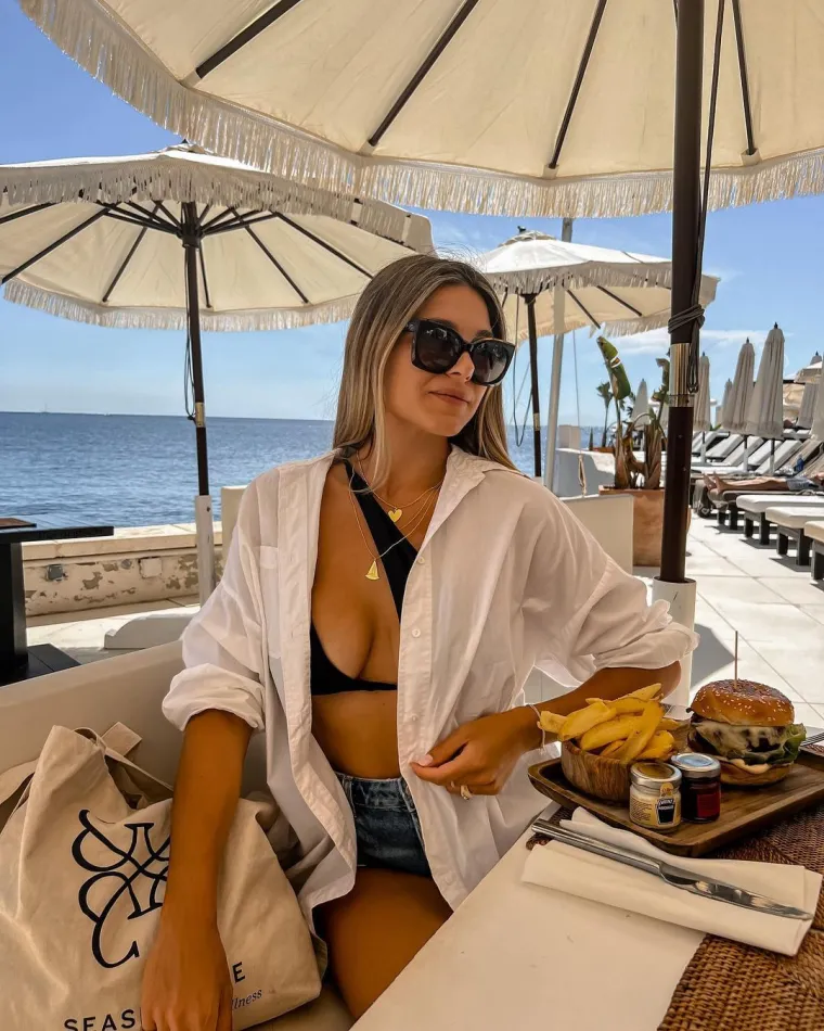 Ivana nema nimalo srama, pozirala je potpuno gola u bazenu i zapalila mreže: 'Ova fotografija je srčani udar'