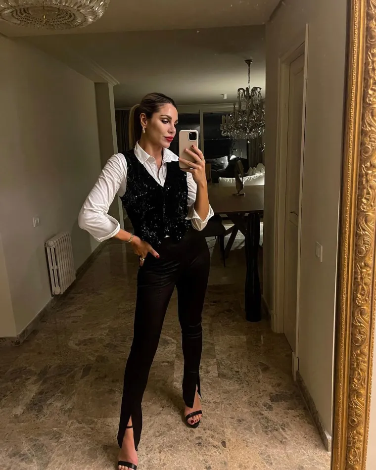 Ivana nema nimalo srama, pozirala je potpuno gola u bazenu i zapalila mreže: 'Ova fotografija je srčani udar'