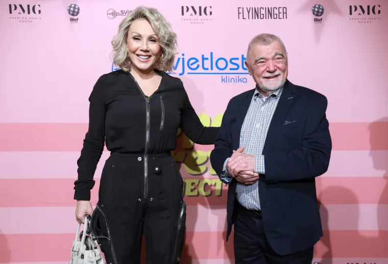 Lepa Brena se izljubila s Mesićem: 'Ona je bila jedno iznenađenje. Malo su je s čuđenjem dočekali, a onda je...'