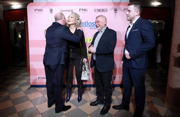 Lepa Brena se izljubila s Mesićem: 'Ona je bila jedno iznenađenje. Malo su je s čuđenjem dočekali, a onda je...'