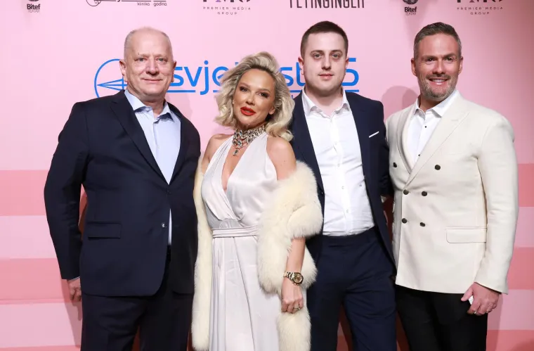 Maja &Scaron;uput na predstavi Lepe Brene izgledala kao Marilyn Monroe pa napravila scenu i umalo udarila supruga Nenada