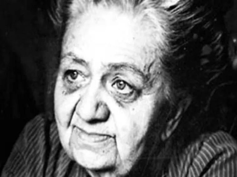 MARIJA JURIĆ ZAGORKA (1873. – 1957.) bila je prva hrvatska novinarka i jedna od najvećih hrvatskih književnica. Netipično za žene onog vremena, politički je bila iznimno aktivna i angažirana protiveći se mađarizaciji i germanizaciji. Pisala je romane koje je široka publika obožavala poput &quot;Gričke vještice&quot;, &quot;Gordane&quot;, &quot;Kćeri Lotrščaka&quot;... Jedno vrijeme bila je urednica časopisa Obzor, a pokrenula je i uređivala Ženski list - prvi hrvatski časopis za žene. Veliku potporu njezinom književnom i novinarskom radu davao je biskup Josip Juraj Strossmayer.