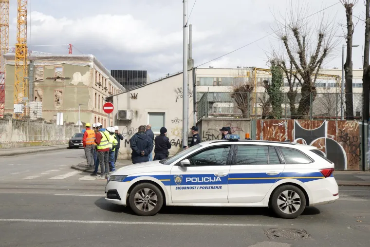 Urušio se dio zgrade u centru Zagreba: Prekinut je tramvajski promet