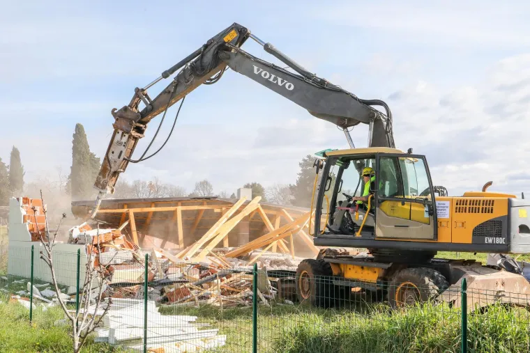 Ru&scaron;e se bespravni objekti u Istri