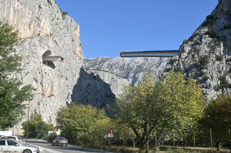 Milimetri nas dijele od spajanja novog mosta iznad Cetine. Ovo su posljednje fotografije prije samog otvaranja