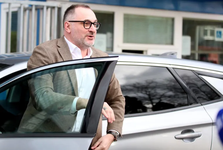 Krešimir Antolić konačno otišao iz Dinama: Pogledajte u kakvom autu je došao na posao zadnjeg radnog dana u klubu