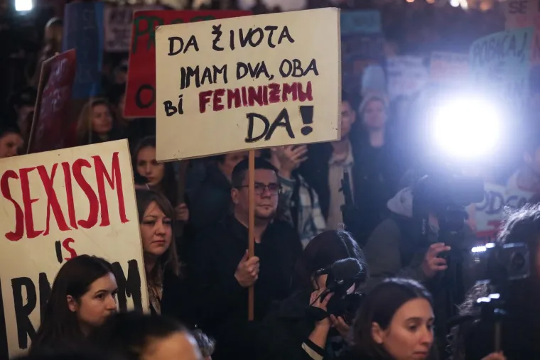 Poruke žena s Noćnog marša: 'Ništa kontra klita. Štrajk u kuhinji, štrajk na ulici!'