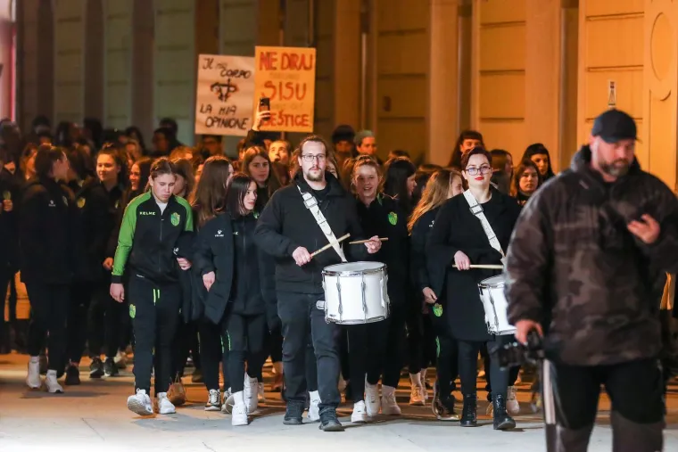 Poruke žena s Noćnog mar&scaron;a: 'Ni&scaron;ta kontra klita. &Scaron;trajk u kuhinji, &scaron;trajk na ulici!'