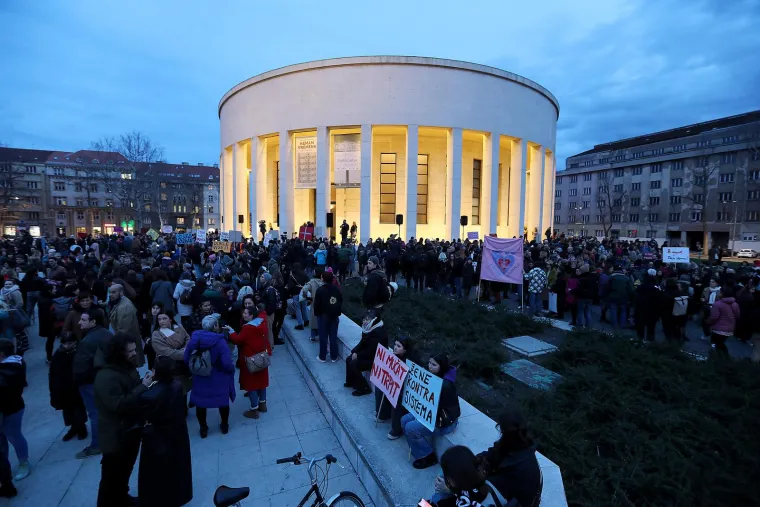 Poruke žena s Noćnog mar&scaron;a: 'Ni&scaron;ta kontra klita. &Scaron;trajk u kuhinji, &scaron;trajk na ulici!'