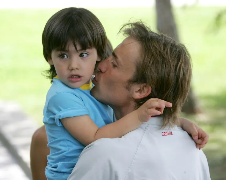 Ovaj klinac danas je poznati hrvatski nogometa&scaron;: S majkom Jelenom tada je iznenadio oca u kampu reprezentacije