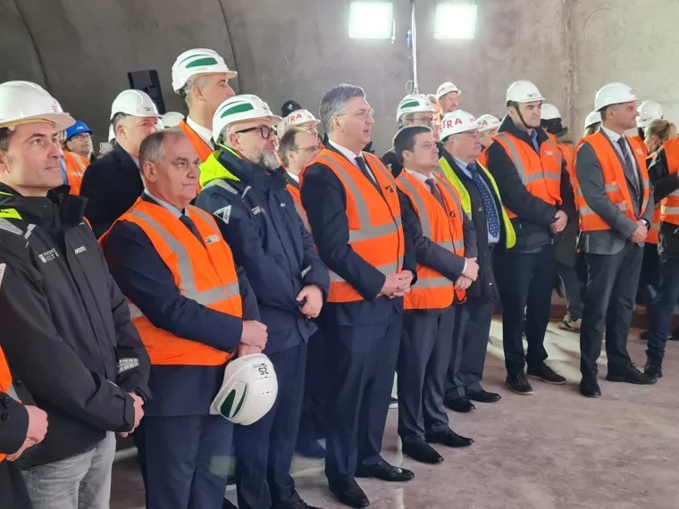 Spojen most iznad Omiša, stigao i premijer