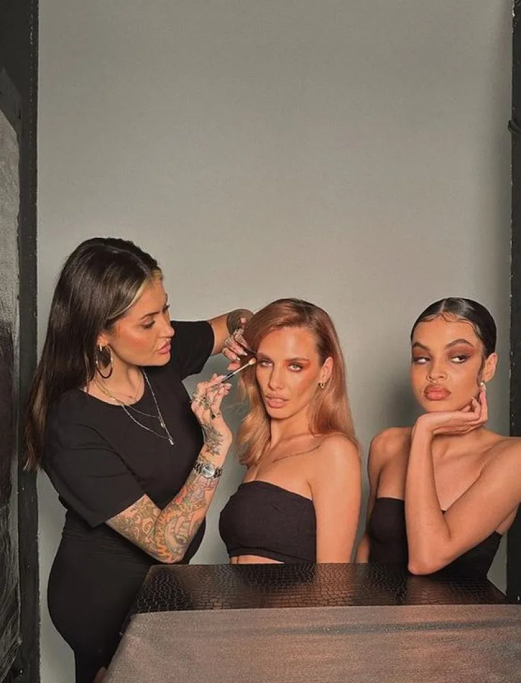 &quot;Hvala Forbesu, mom divnom Vieve timu i svima vama na kontinuiranoj ljubavi i podršci. Bez vas ne bih bila ovdje&quot;, zahvalila je. Jamien profil na Forbesovoj listi glasi: &quot;Jamie Genevieve Grant, stanovnica Glasgowa, privukla je 1,4 milijuna pratitelja na Instagramu dok je širila veganski brend šminke bez okrutnosti.&quot; 