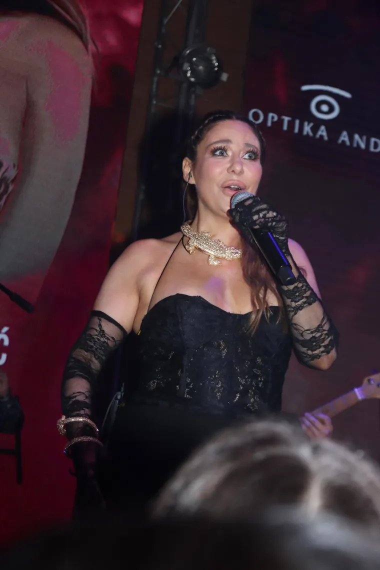 Ana Nikolić 'zapalila' zagrebački klub: Srpsku pjevačicu slušale su Severina i Soraja Vučelić