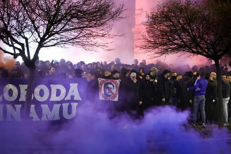 Pazite kakav su show Boysi napravili pred hotelom u kojemu se odlučuje o sudbini Dinama